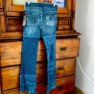 Such great Double D denim!! Never worn!  They are so cute with a little flair!